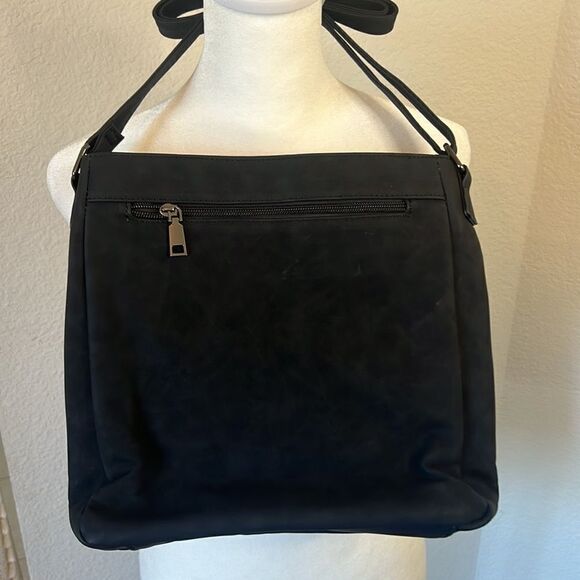 Celela Vegan Leather Cross Body Bag with Adjustable Strap ~ Classic Design - Picture 4 of 11